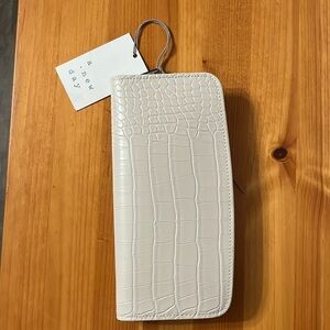 Ivory ladies wallet/wristlet